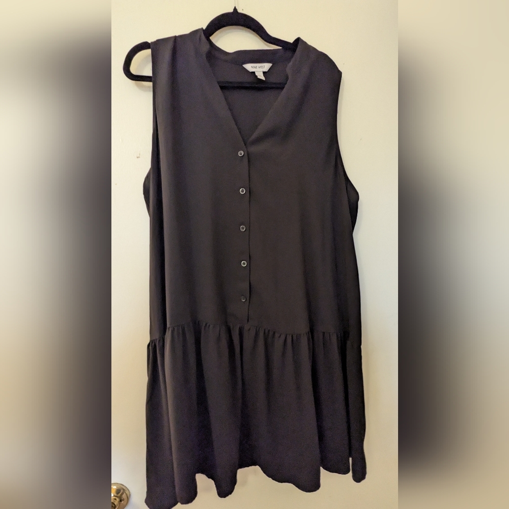 Black Sleeveless Button-Down Dress